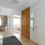 Spacious 1br In Centre Of With Free Parking דירה *