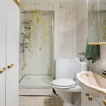 דירה Spacious 1br In Centre Of With Free Parking *