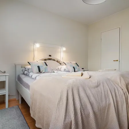 Spacious 1br In Centre Of With Free Parking *