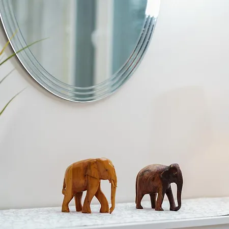 Spacious 1br In Centre Of With Free Parking Διαμέρισμα *