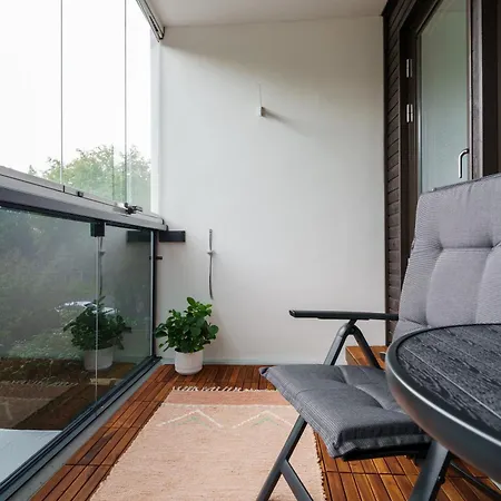 Spacious 1br In Centre Of With Free Parking *