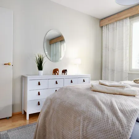 Spacious 1br In Centre Of With Free Parking דירה *